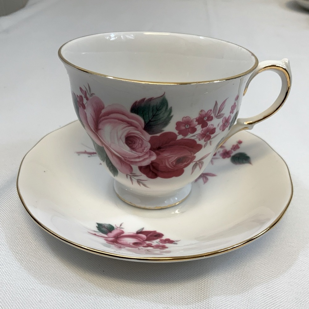 Floral Teacup and Saucer Set, Queen Anne, Bone china red pink roses england f374